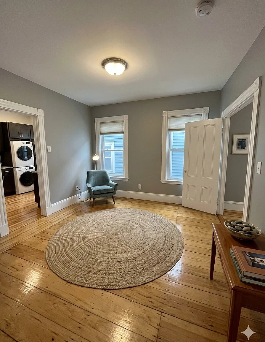 3 bed, 950 sqft, $3,295 — Photo 2