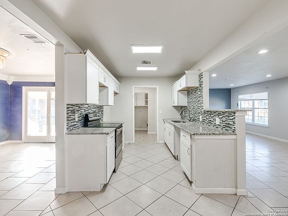 5th image of 7126 Hickory Grove