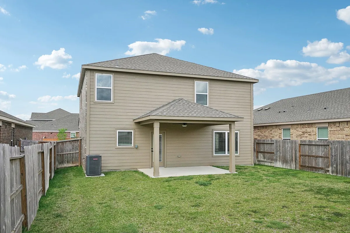 Building Photo - 1006 Whispering Winds Dr