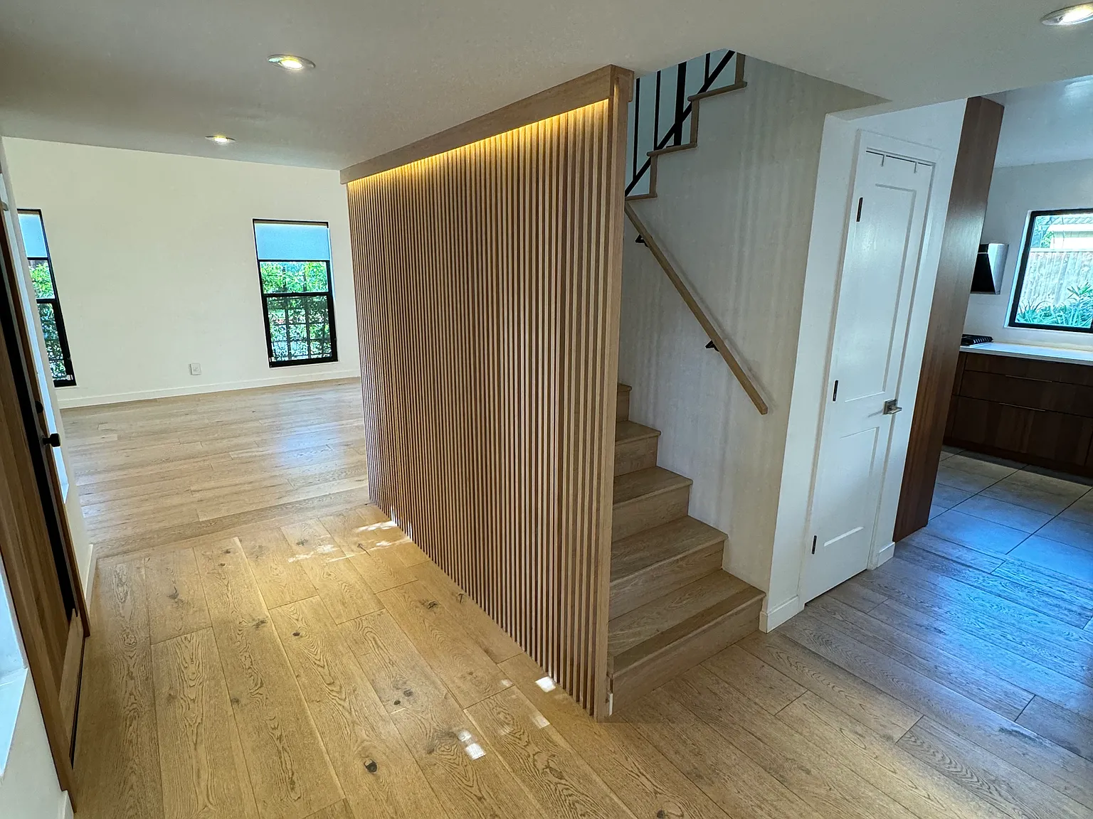 4 bed, 2070 sqft, $7,800 — Photo 4