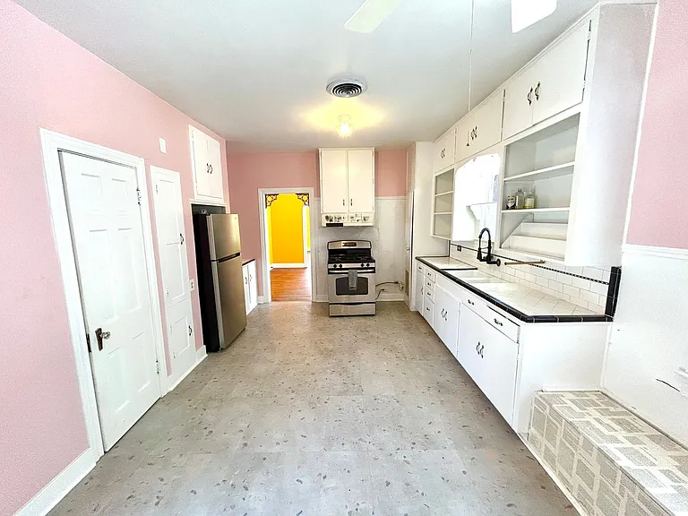 1627 Schley Ave — Photo 11