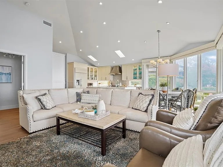 437 Emerald Bay — Photo 8