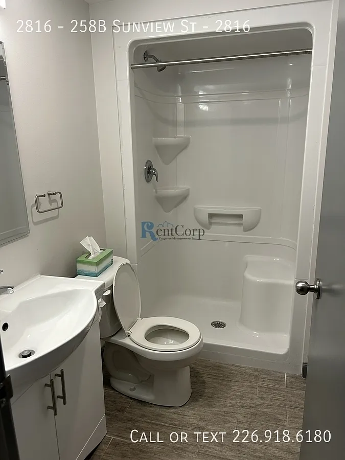 Building Photo - 2816 Sunview St #2816-258B