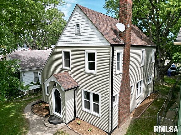 2nd image of 2909 Davenport Ave