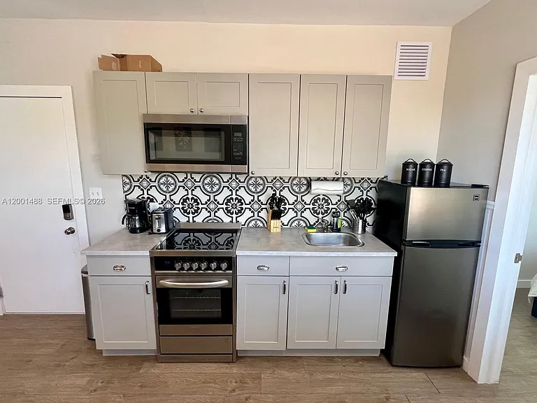 2932 NW 16th Ave #3 — Photo 4
