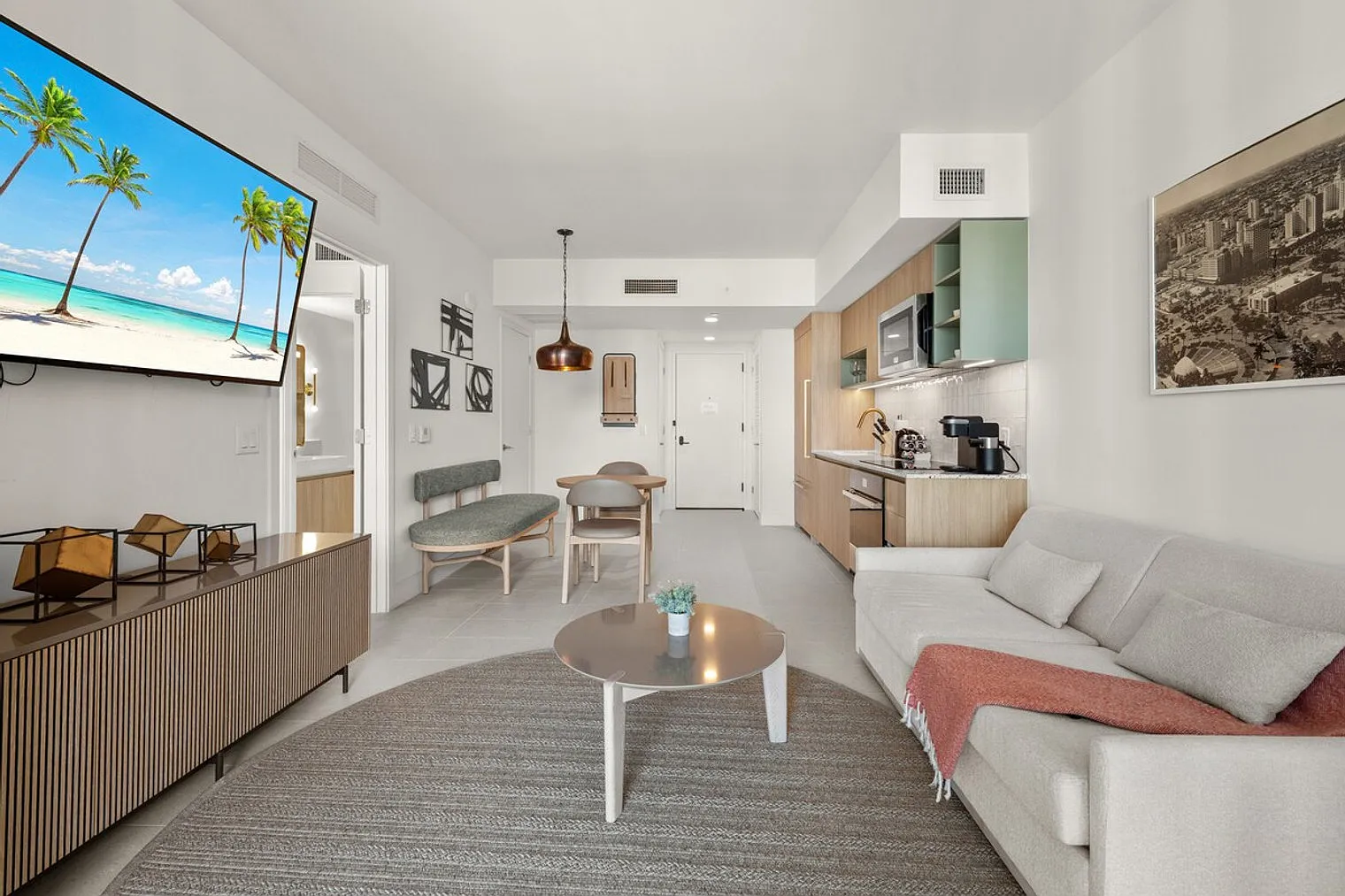 1 bed, 1.0 bath, 645 sqft, $4,121 — Photo 4