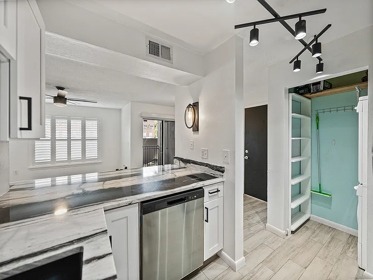 607 S Westland Ave #17 — Photo 10