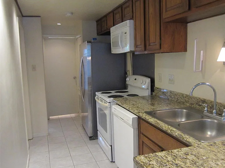 512 W Polk St — Photo 16