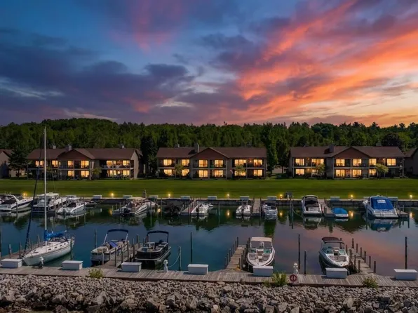 4000 Hemingway Pointe Club Rd Unit 36, East Jordan, MI 49727
