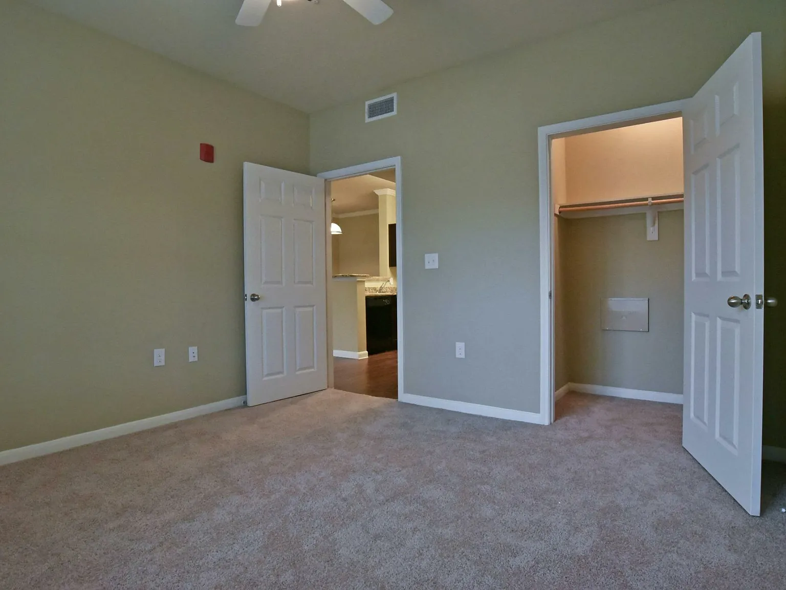 Oakland Hills Apartments — Photo 3
