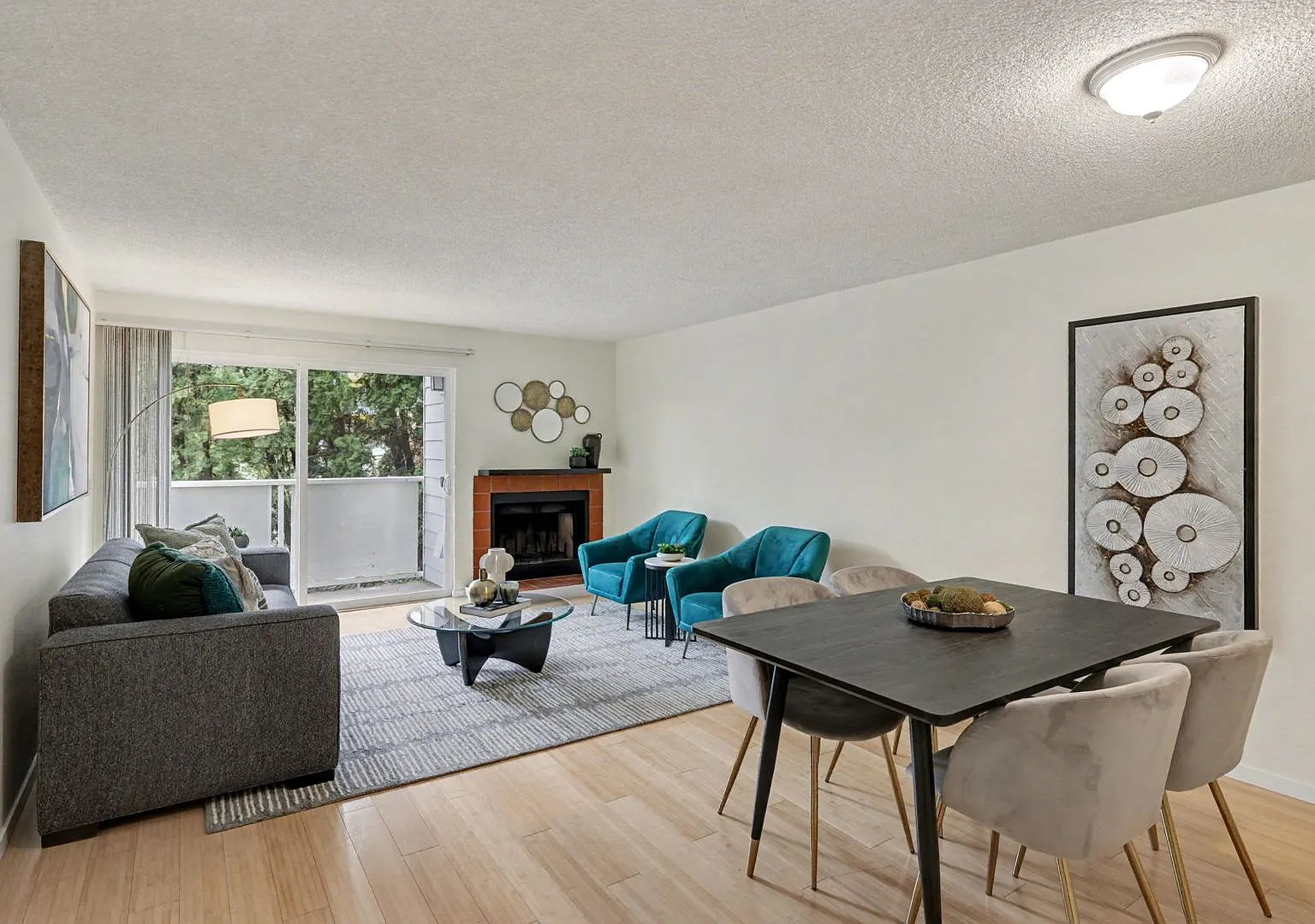 Maple Leaf Condo, 2 bedroom, 2 bath — Photo 3