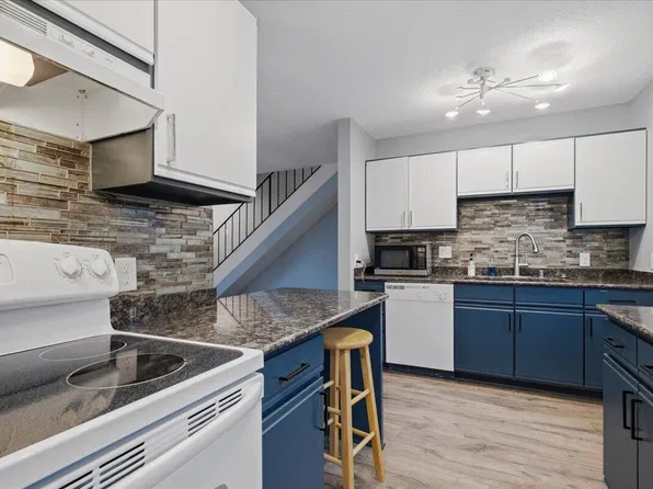 7850 Harwood AVENUE #6, Wauwatosa, WI 53213