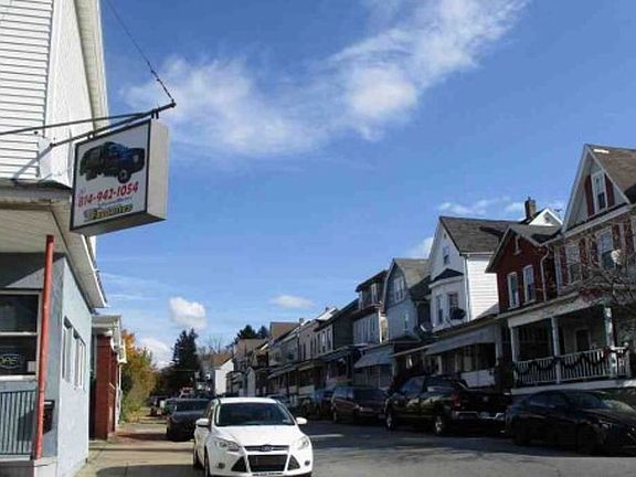 Exterior Neighborhood (street photo)