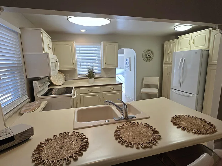 34 N Montgomery Ave — Photo 9