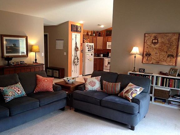 2nd image of 27 Waukegan Way