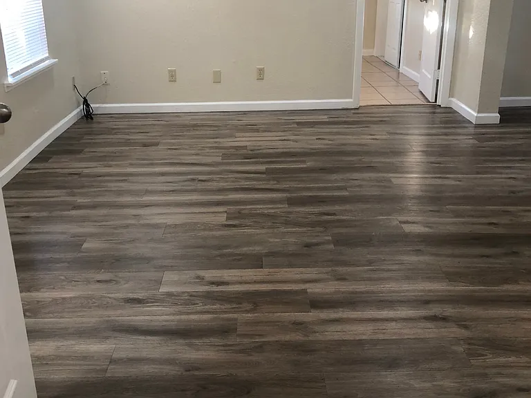 1126 Toomes Ave — Photo 2