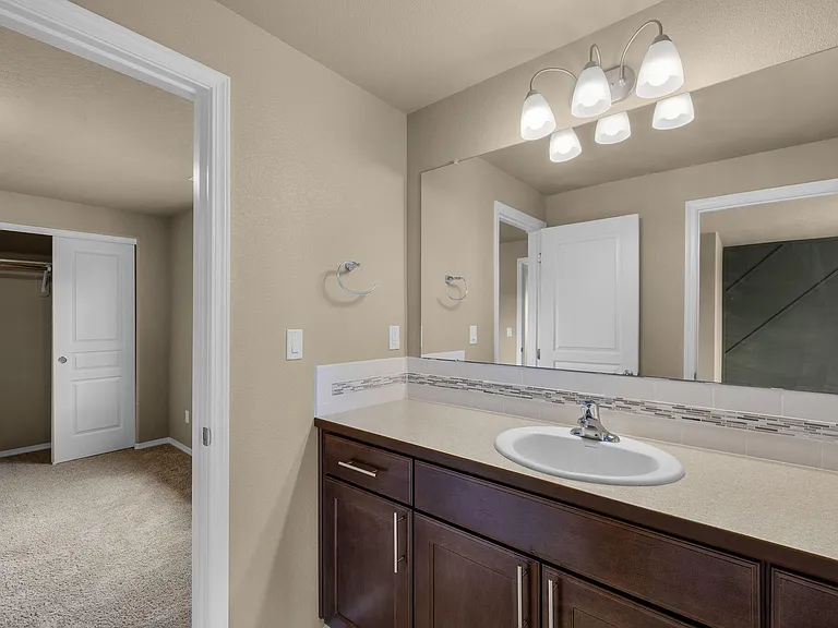 21154 Darnel Ave — Photo 16