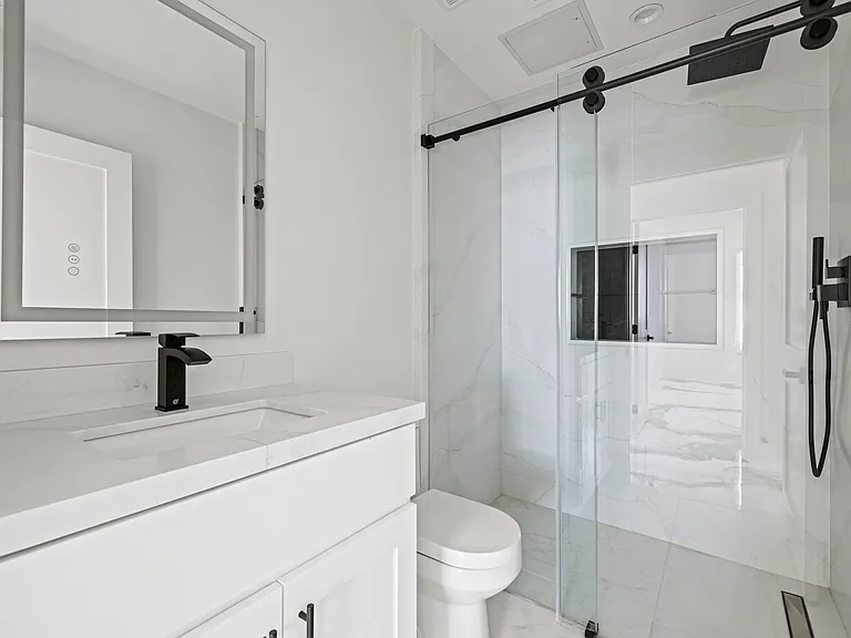15209 Cohasset St — Photo 37