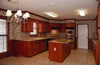 3rd image of 612 Mary Ann Dr