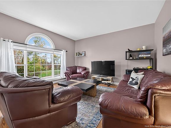 3rd image of 24 Hillside Ln