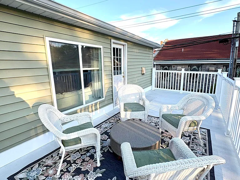 433 Garfield Ln — Photo 11