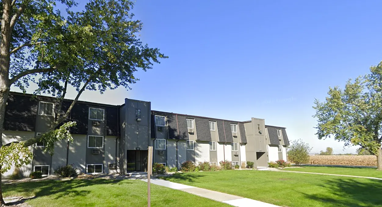 Brandon Manor — Photo 2