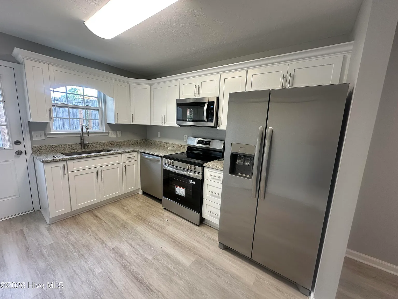2 bed, 2.0 bath, 1092 sqft, $1,275 — Photo 2