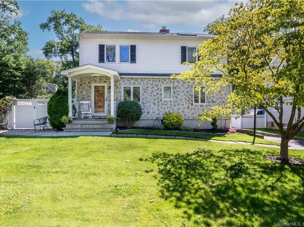 52 Beaver Brook Lane, Fairfield, CT 06825