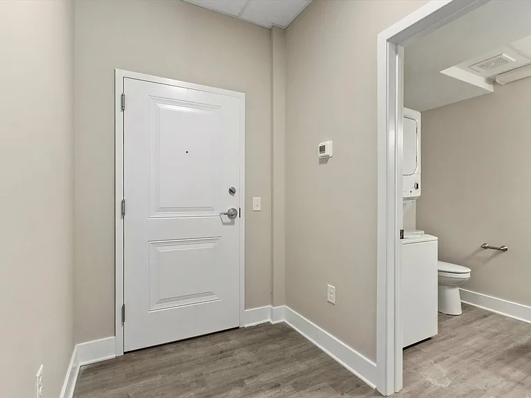 421 W King St — Photo 28
