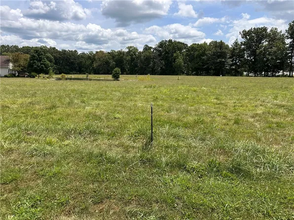 458 Beyers Lake Est, Pana, IL 62557
