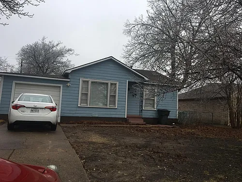 1423 E Thomas St Photo 1