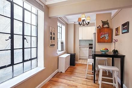3rd image of 333 E 43rd St APT 701