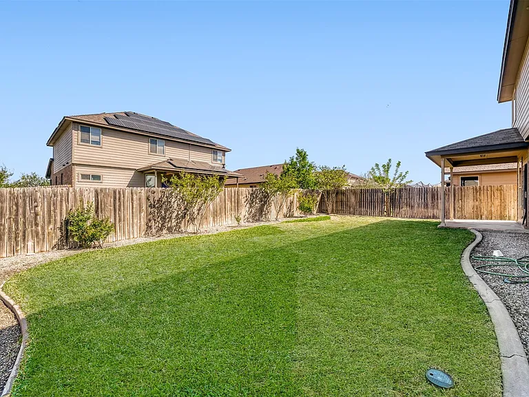 301 Serpentine Ln — Photo 33