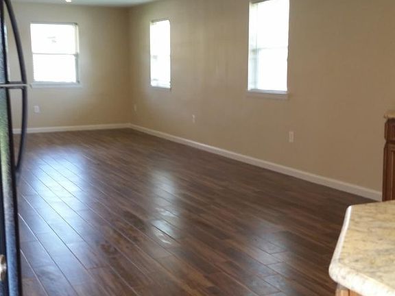 Large Open Floor Plan Living & Dining Area