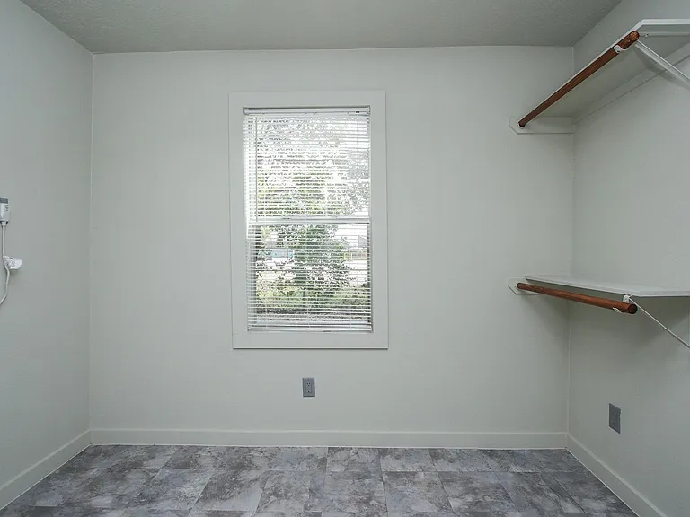 E 32Nd Street 505 1/2 — Photo 15