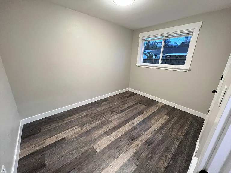 1724 Bloomington Ave — Photo 10