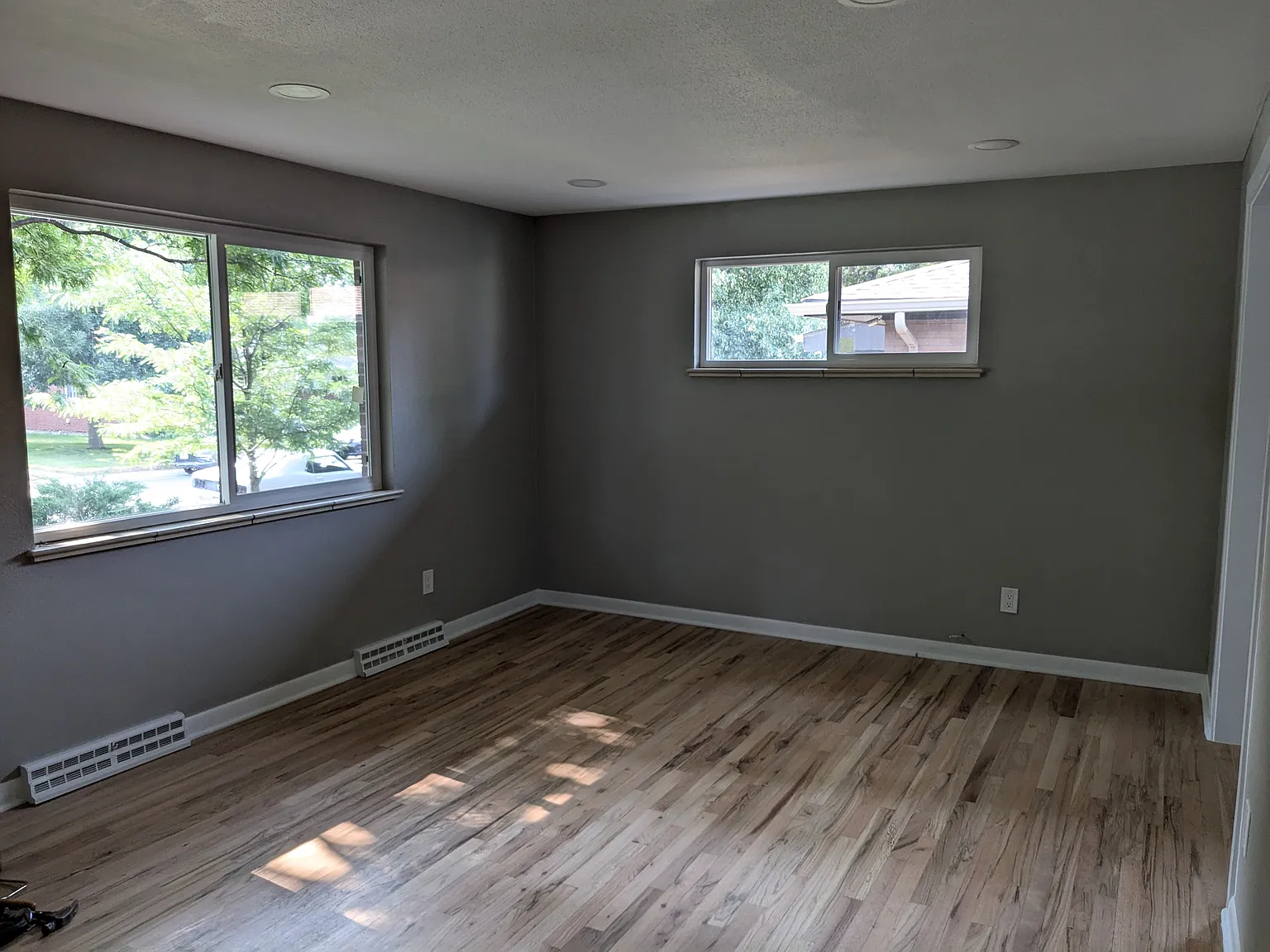 5 bed, 1972 sqft, $3,200 — Photo 2