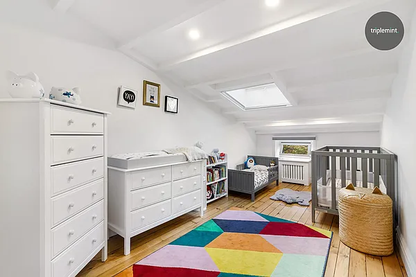 Sold by Triplemint | media 9