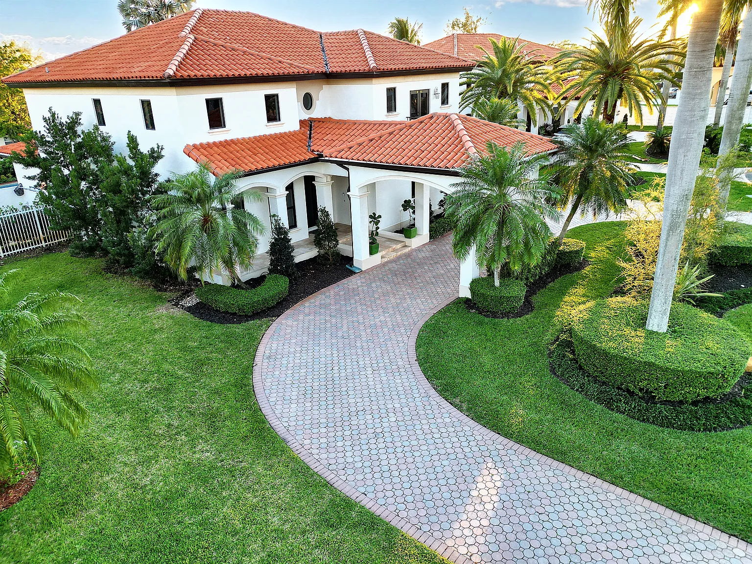 5 bed, 3787 sqft, $12,000 — Photo 3