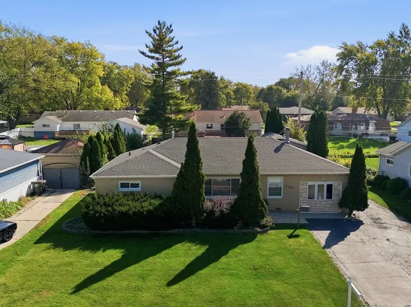 665 Illinois Blvd, Hoffman Estates, IL 60169