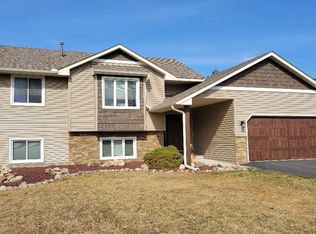 5433 Golfview Ave N, Oakdale, MN 55128