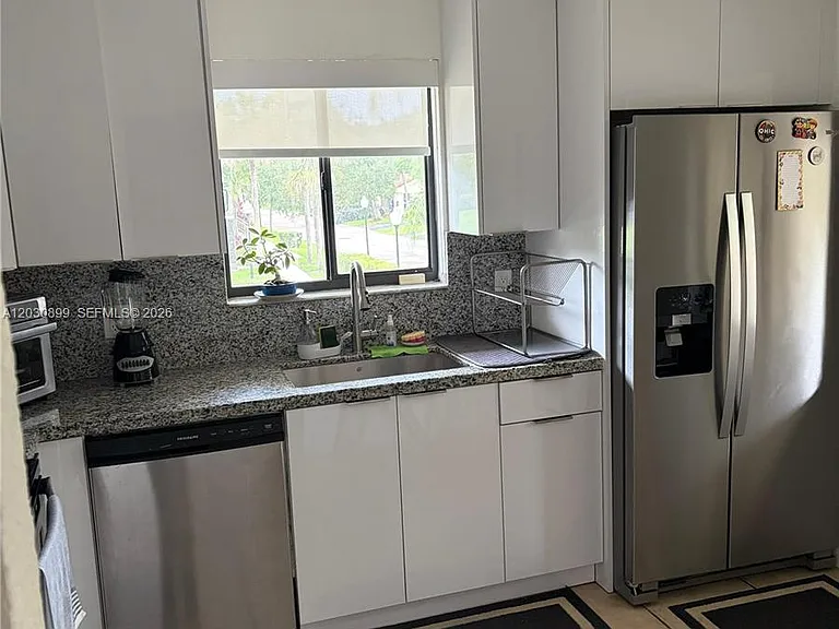 16184 Laurel Dr #204 — Photo 6