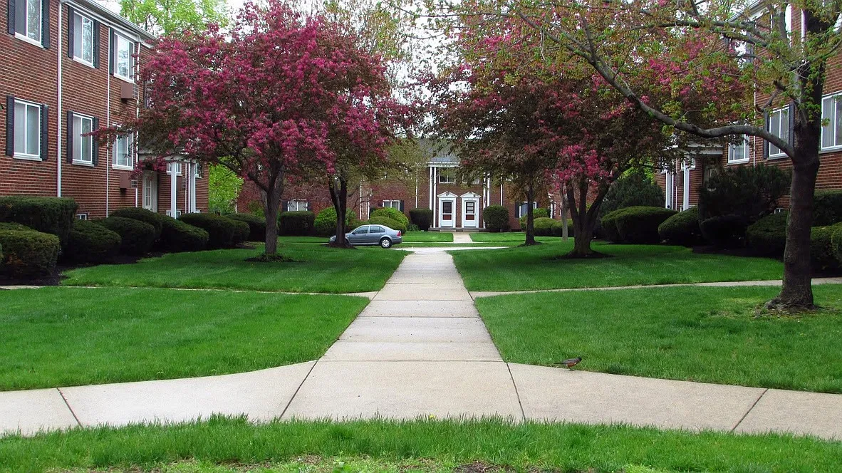 Lawn Village — Photo 3