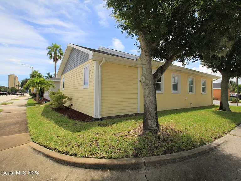 1905 Oak St — Photo 14