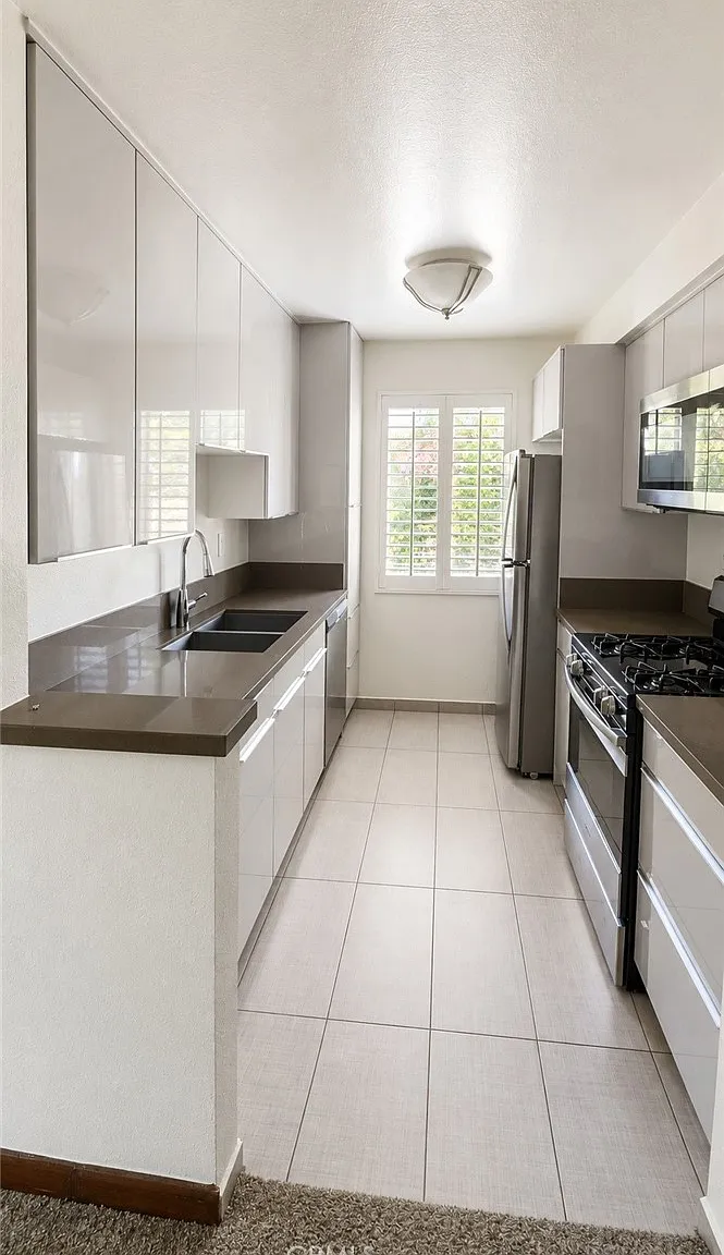 3 bed, 1349 sqft, $3,650 — Photo 4
