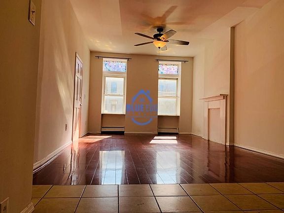 4th image of 467 Marion St #1