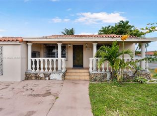 881 SE 8th St, Hialeah, FL 33010