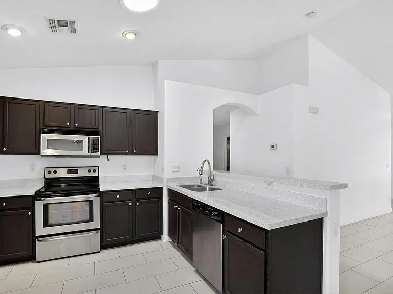 6550 S 44th Ave — Photo 5