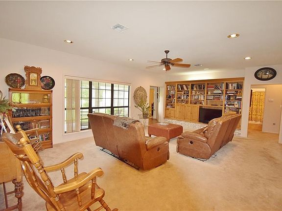 4th image of 2 Park Place Dr