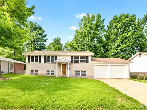 1800 Bobbinray Ave, Florissant, MO 63031